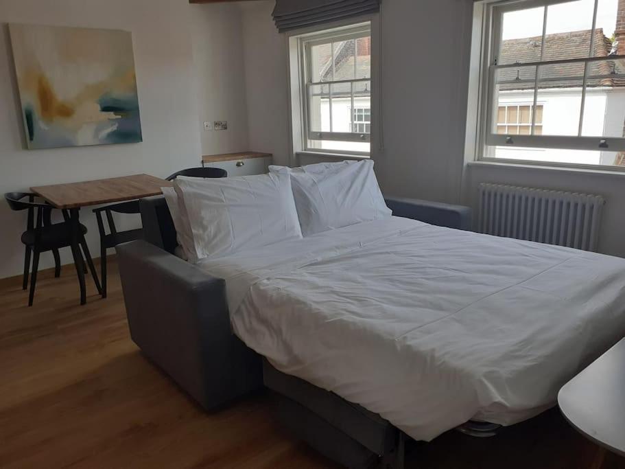 Apartment 6 At Number 8: City Centre, 1 Bedroom, Sofa Bed In Lounge Cantorbéry Extérieur photo