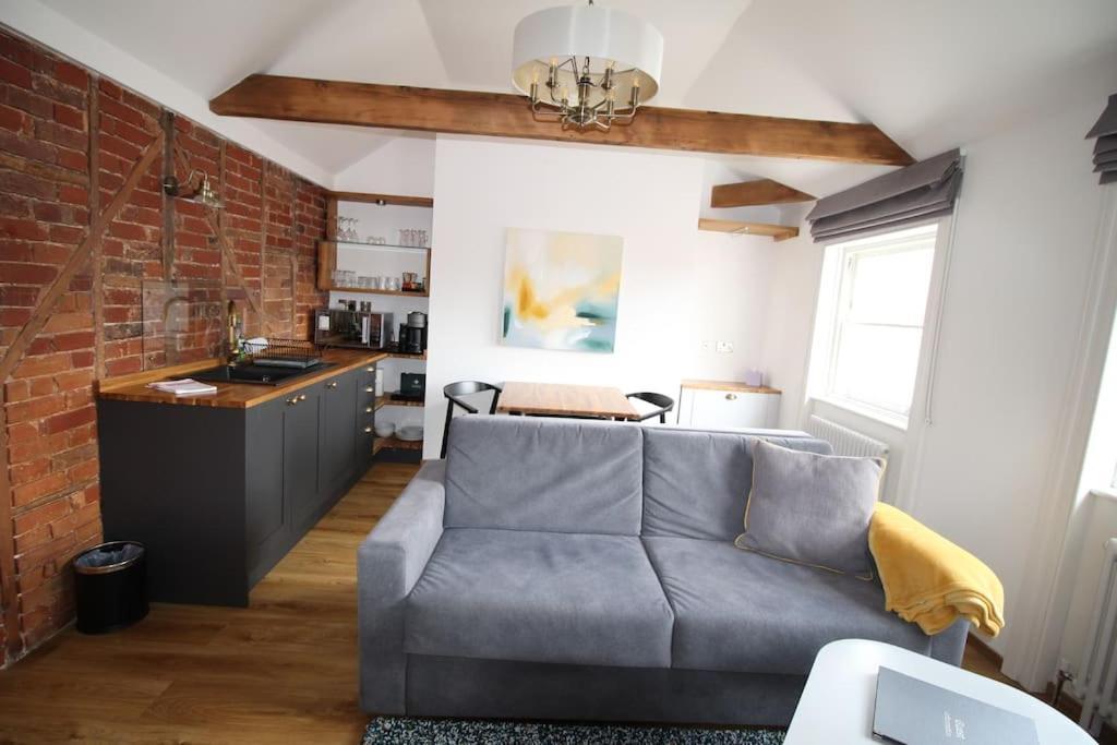 Apartment 6 At Number 8: City Centre, 1 Bedroom, Sofa Bed In Lounge Cantorbéry Extérieur photo