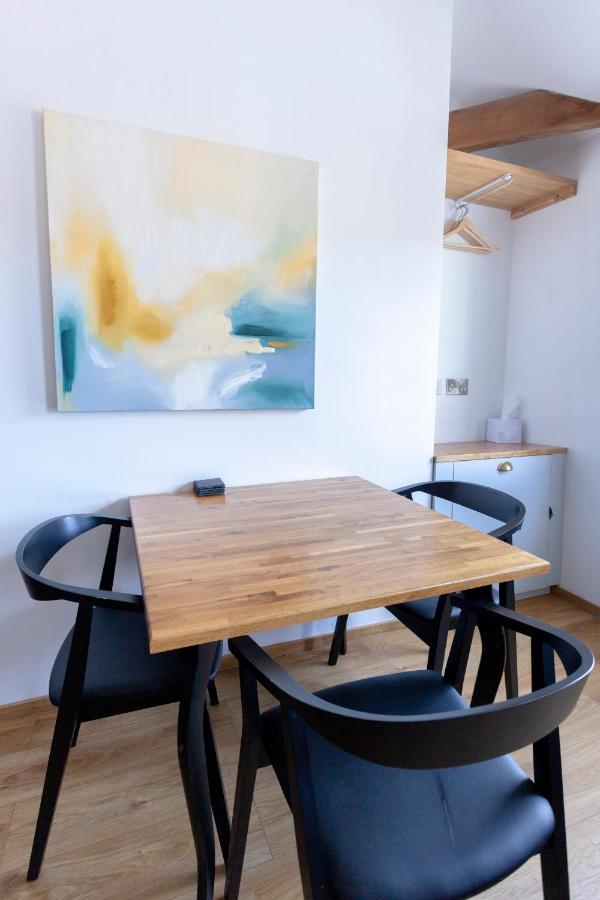 Apartment 6 At Number 8: City Centre, 1 Bedroom, Sofa Bed In Lounge Cantorbéry Extérieur photo